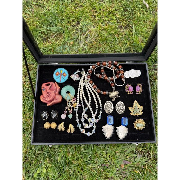 Costume Jewelry Lot Vintage - Jewelry Store Closeout Lot #11 - Picture 2 of 9